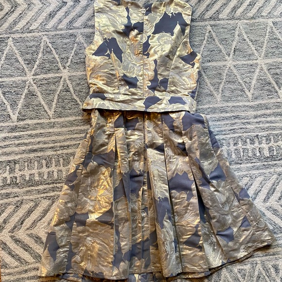 Tommy Hilfiger Dress gold and silver fit and flair - Picture 2 of 3